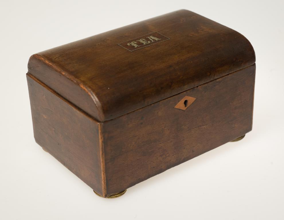 Appraisal: VICTORIAN WALNUT TEA CADDY the hinged rounded rectangular lid inlaid