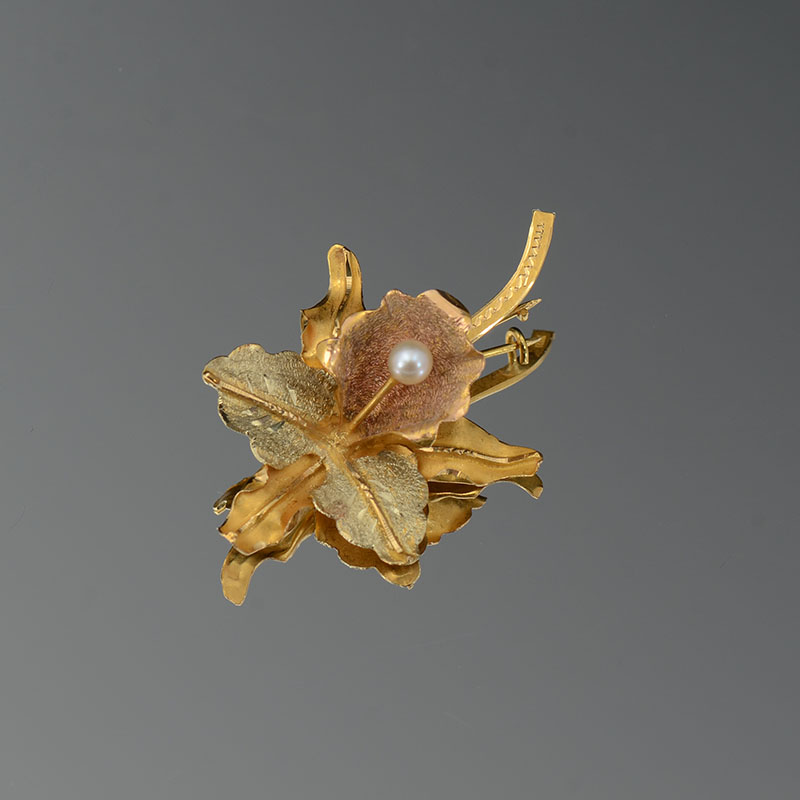 Appraisal: K ORCHID PIN K yellow gold -D orchid pin with