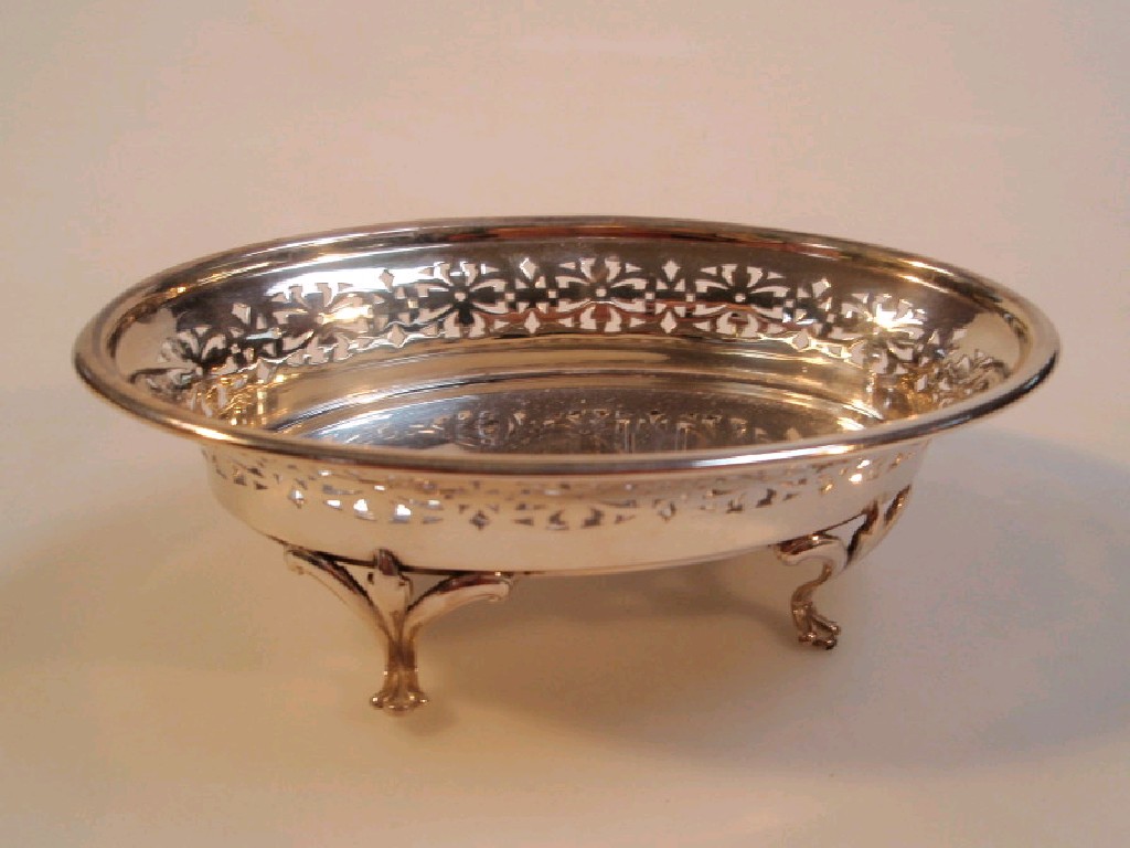 Appraisal: A George V silver oval dish with pierced sides and