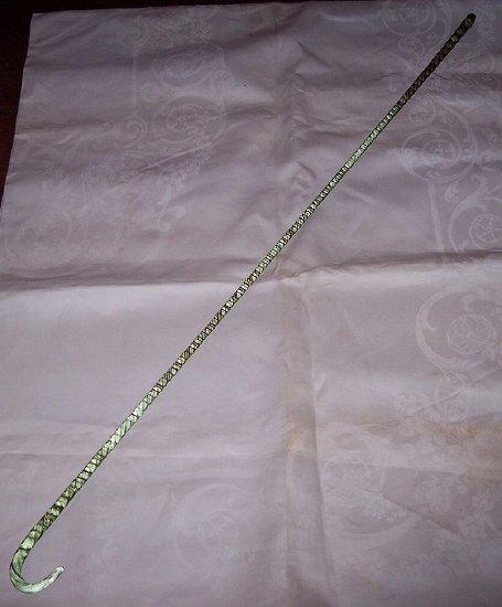 Appraisal: A green glass walking stick with spiral decoration cm long