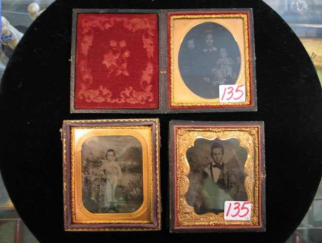 Appraisal: A GROUP OF THREE CIVIL WAR ERA DAGUERREOTYPES cased with