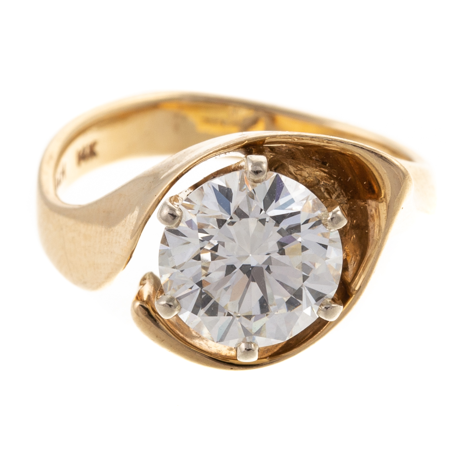 Appraisal: A CT ROUND BRILLIANT DIAMOND RING IN K K yellow