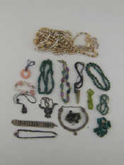 Appraisal: A mixed lot of necklaces and faux pearls