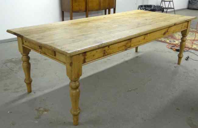 Appraisal: Scrubbed pine farm table with turned legs Top '' x