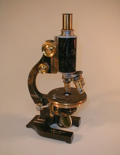 Appraisal: An early thC Leitz monocular microscope with lenses