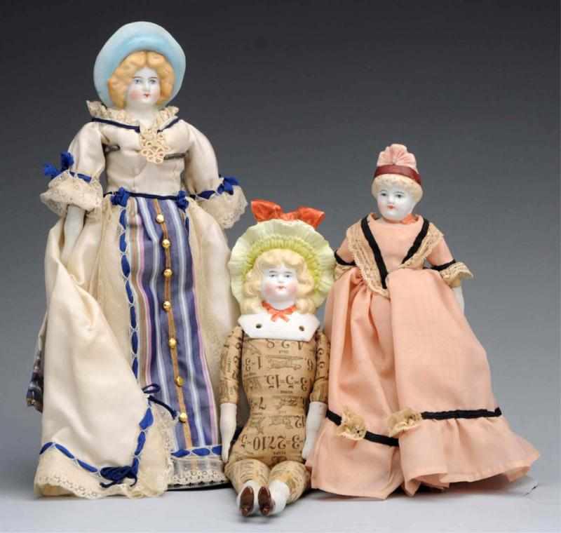 Appraisal: Lot of Bisque Bonnet Dolls German bisque shoulder heads with