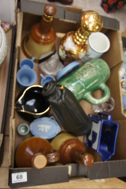 Appraisal: A collection of various pottery and glassware to include Wade