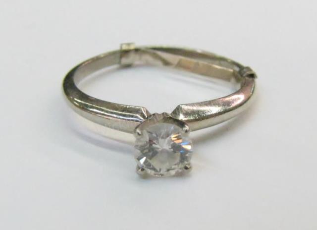 Appraisal: A K white gold diamond solitaire ring with approximately ct