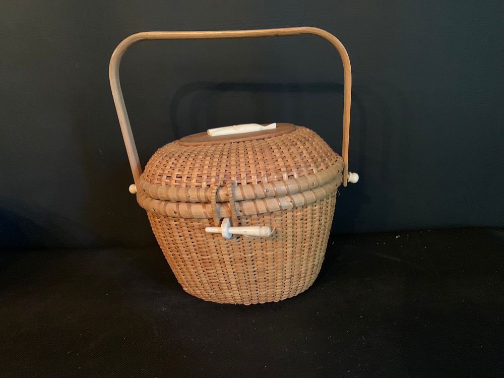 Appraisal: Nantucket Basket Nantucket lidded basket with carved whale Dimension