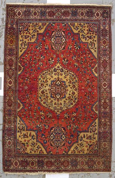 Appraisal: A Fereghan Sarouk rug Central Persia late th century size