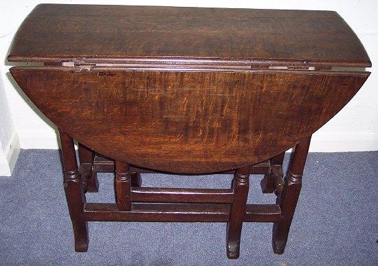 Appraisal: An early th Century oak gateleg table the two D