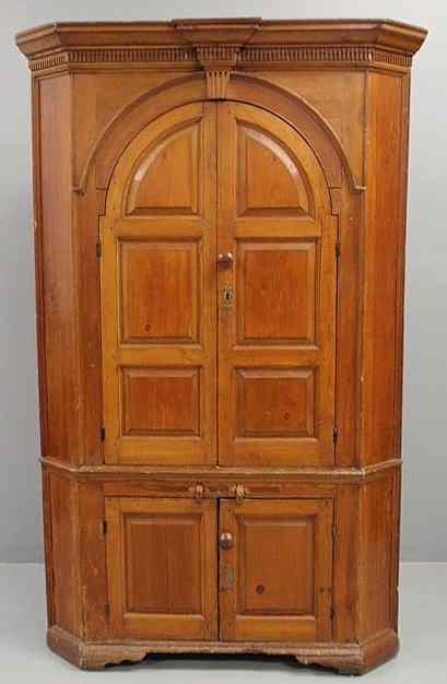 Appraisal: Rare Eastern Shore barrel-back yellow pine corner cupboard th c