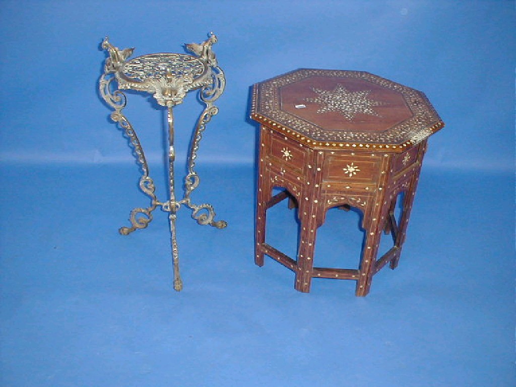 Appraisal: An eastern hardwood folding occasional table and a reproduction brass