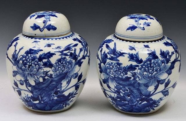 Appraisal: A PAIR OF CHINESE BLUE AND WHITE JARS and covers