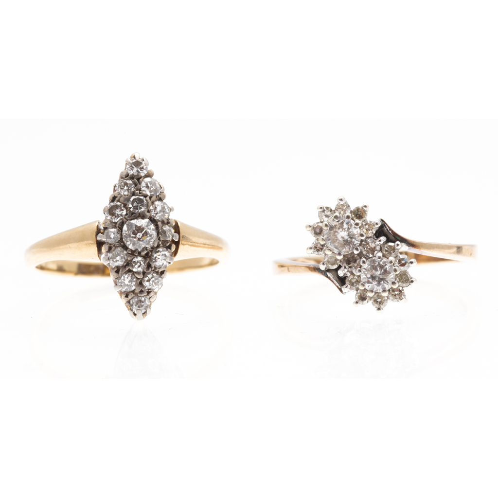 Appraisal: A diamond cluster ring of navette outline set with graduated