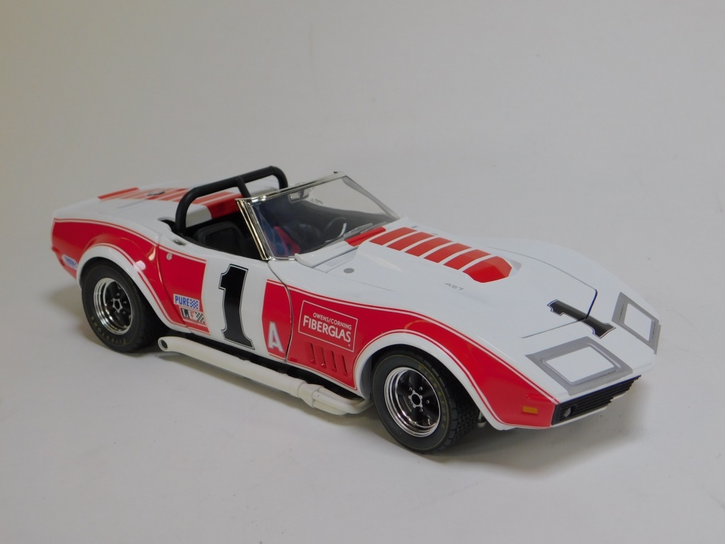 Appraisal: CAROUSEL DELORENZO CORVETTE DIECAST Limited edition