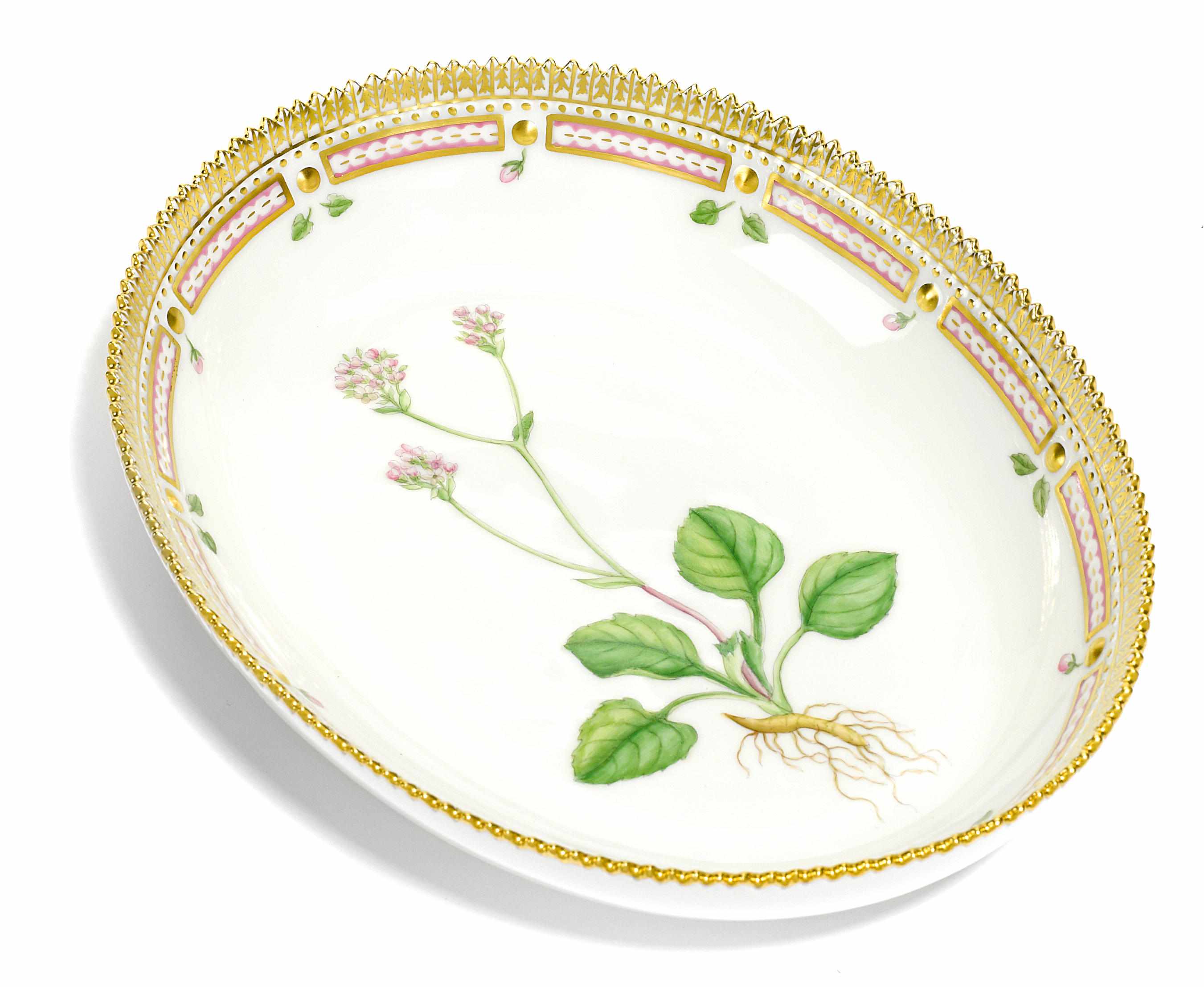 Appraisal: A Royal Copenhagen porcelain Flora Danica serving bowl date code