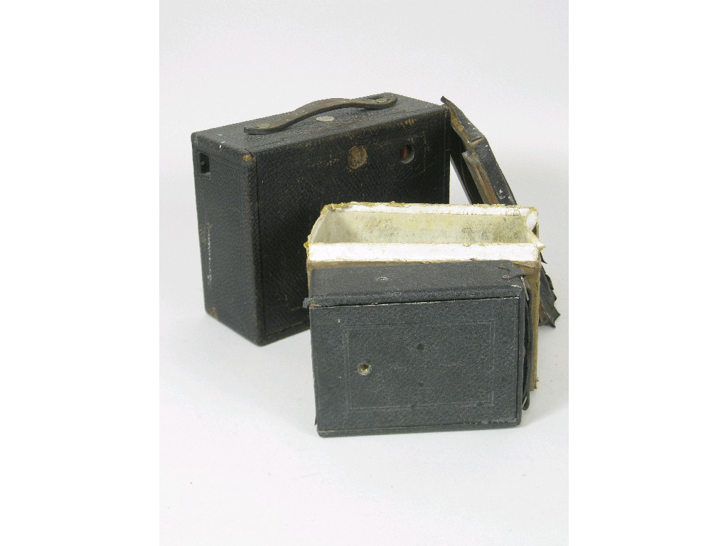 Appraisal: An Eastman Kodak No Cartridge Kodak Camera with maroon bellows