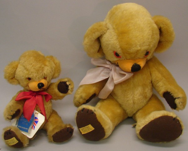 Appraisal: Pair of gold mohair English Merrythought Cheeky style bears Fully