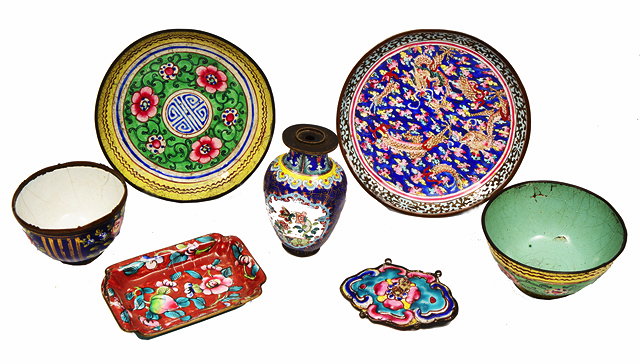 Appraisal: A GROUP OF ANTIQUE ORIENTAL SMALL ENAMELLED DISHES and an