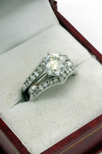 Appraisal: DIAMOND AND KARAT GOLD RING AND RING GUARD the ring