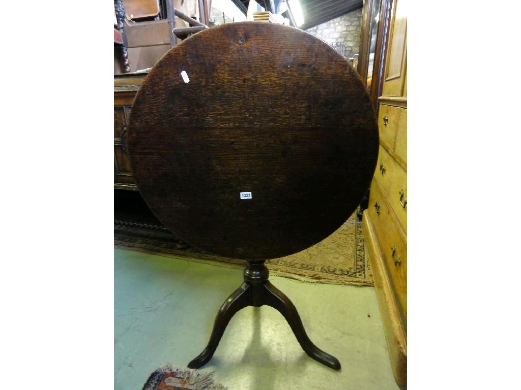 Appraisal: A Georgian oak snap top occasional table of circular form