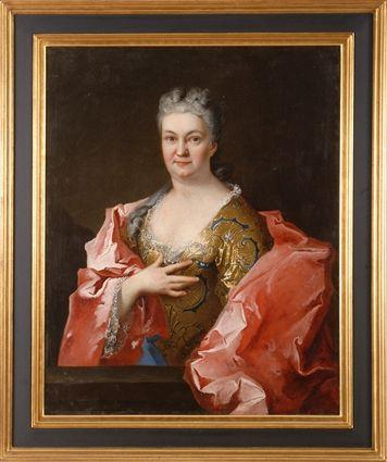 Appraisal: FRENCH SCHOOL PORTRAIT OF A LADY IN GOLD BROCADE GOWN