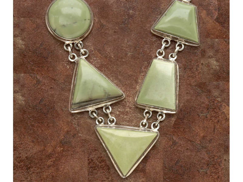 Appraisal: GREEN STONE NECKLACE sterling silver green stone geometric shape necklace