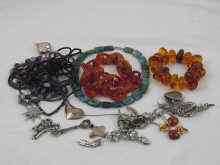 Appraisal: A quantity of costume jewellery including a necklace of stained