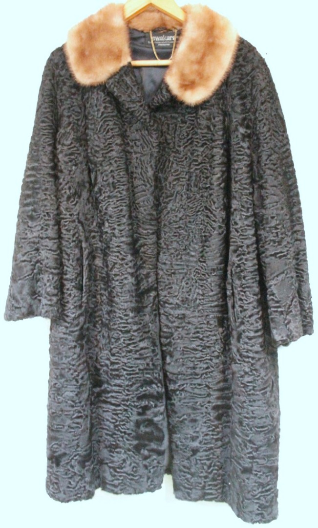 Appraisal: A retro Swakara ladies coat three quarter length in textured