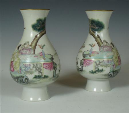 Appraisal: A pair of Chinese famille rose vases Qianlong mark but