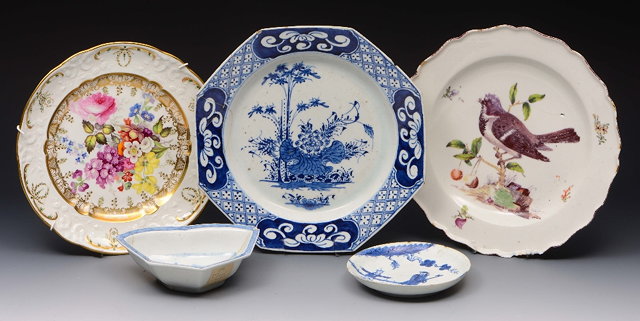 Appraisal: A COLLECTION OF FIVE REPRESENTATIVE PIECES OF PORCELAIN TO INCLUDE