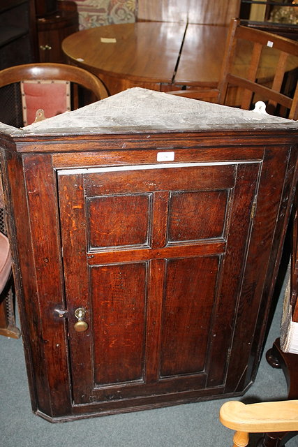 Appraisal: A TH CENTURY OAK PANELLED CORNER CUPBOARD cm wide