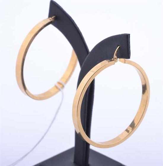 Appraisal: A PAIR OF HOOP EARRINGS TESTED CT GOLD