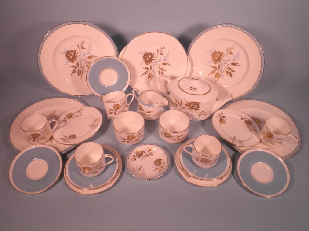 Appraisal: An Aynsley Golden Grace pattern part tea and dinner service