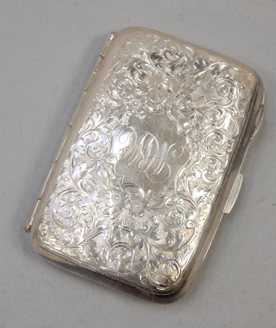 Appraisal: An Edward VII silver cigarette case heavily embossed with floral