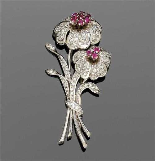 Appraisal: DIAMOND AND RUBY BROOCH White gold Elegant brooch in the