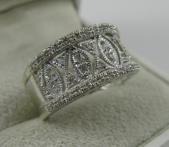 Appraisal: DIAMOND AND K WHITE GOLD RING The top half of