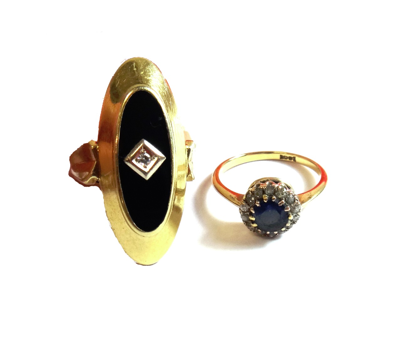 Appraisal: A gold sapphire and diamond set oval cluster ring mounted