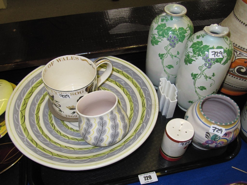 Appraisal: Tray lot of assorted ceramics to include Poole bowl and