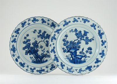 Appraisal: A pair of Chinese blue and white dishes with foliate