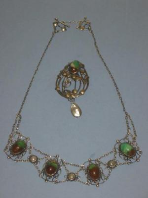 Appraisal: A PEARL ARTS AND CRAFTS NECKLACE with matching brooch the