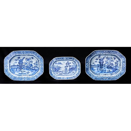 Appraisal: A pair of Chinese export blue and white deep dishes