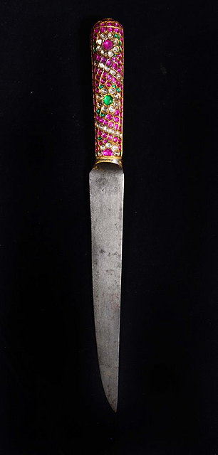 Appraisal: A MUGHAL JEWELLED DAGGER the hilt with inlaid hardstones set