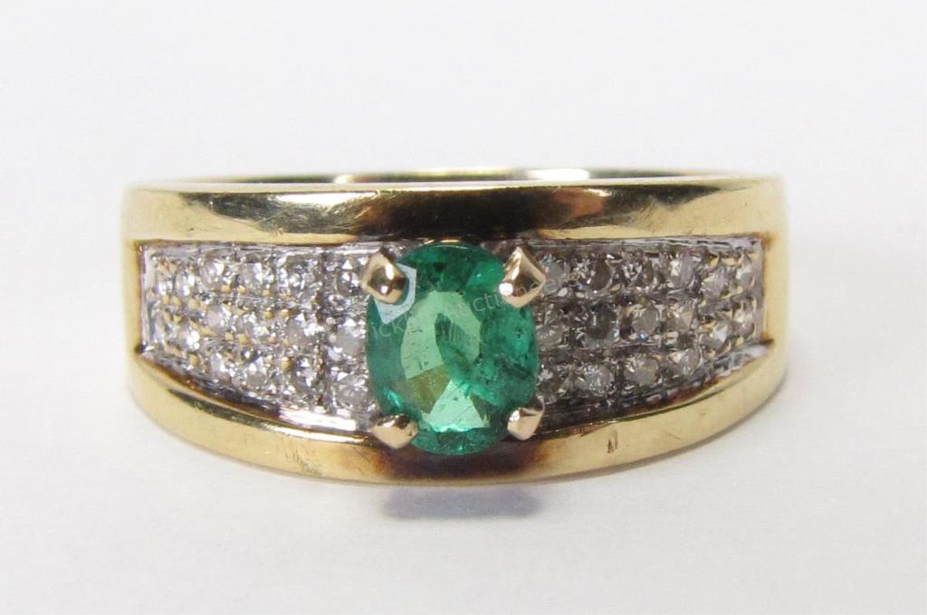 Appraisal: An elegant K yellow gold band style ring with approximately