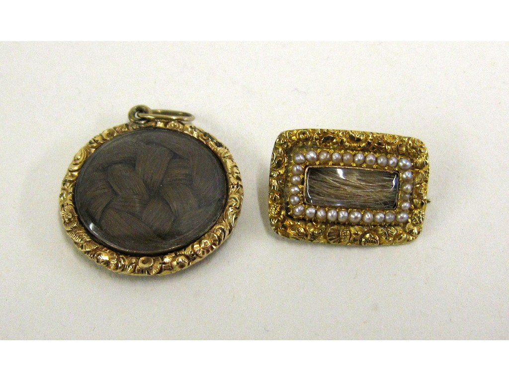 Appraisal: Georgian remembrance brooch and a mourning locket