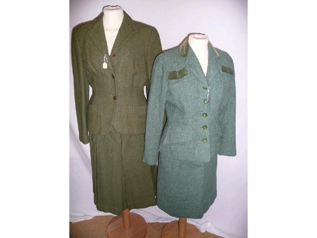 Appraisal: A 'Hebe Sports' wool 's lady's suit in green with