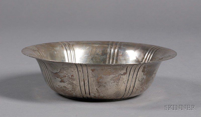 Appraisal: Tiffany Co Sterling Silver Serving Bowl - with vertical ribbing