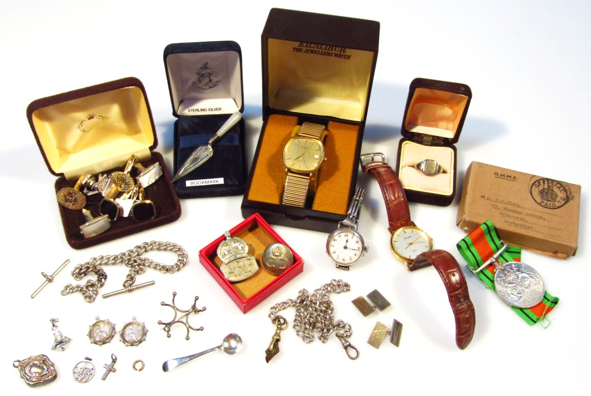 Appraisal: Various jewellery and effects etc to include a quantity of