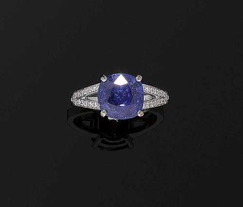 Appraisal: SAPPHIRE AND DIAMOND RING White gold Elegant ring the top